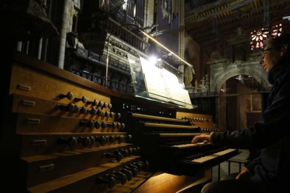 Imagen de archivo del órgano Klaiss de la Catedral de León, que tendrá que ser reparado. RAMIRO