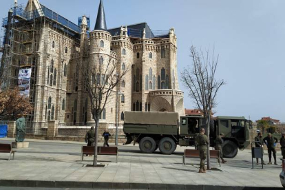 Los militares desplegados en Astorga. DL