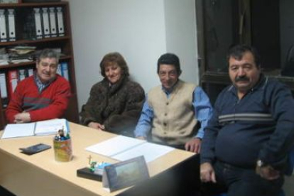 Los miembros de la Junta Vecinal de Santa Lucía de Gordón desean felicitar la fiesta a todos sus vec