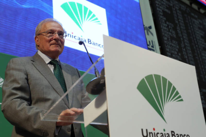 Manuel Azuaga, presidente de Unicaja Banco y de Cecabank. BARRENECHEA