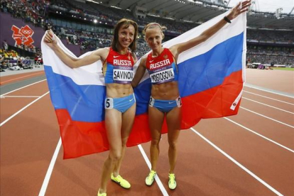 Savinova (izquierda) y Poistogova serán castigadas a perpetuidad, a propuesta de la AMA, ambas lograron oro y bronce en los Juegos de Londres, en la prueba de 800 metros.