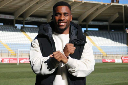 Andy Kawaya, refuerzo invernal de la Cultural, está deseando que todo esté en regla para poder redebutar con el equipo. CYDL