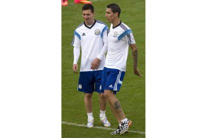 Messi y Di María durante el entrenamiento de ayer.
