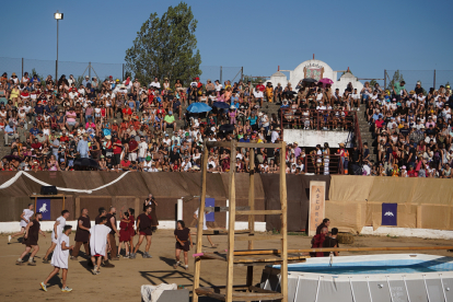 Astorga se viste de togas y pieles para celebrar su tercer día de astures y romanos. JONATHAN NOTARIO