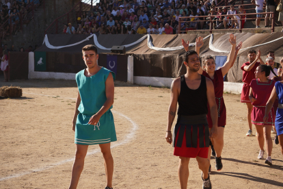 Astorga se viste de togas y pieles para celebrar su tercer día de astures y romanos. JONATHAN NOTARIO