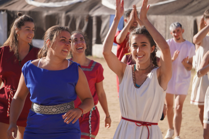 Astorga se viste de togas y pieles para celebrar su tercer día de astures y romanos. JONATHAN NOTARIO