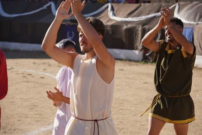 Astorga se viste de togas y pieles para celebrar su tercer día de astures y romanos. JONATHAN NOTARIO