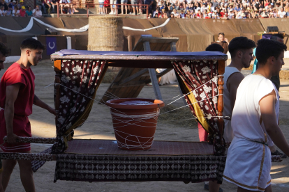 Astorga se viste de togas y pieles para celebrar su tercer día de astures y romanos. JONATHAN NOTARIO