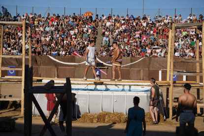 Astorga se viste de togas y pieles para celebrar su tercer día de astures y romanos. JONATHAN NOTARIO