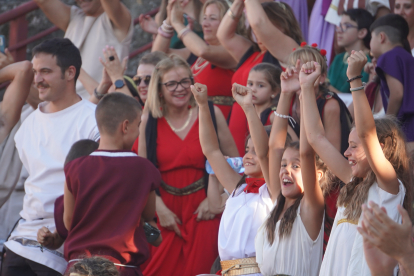 Astorga se viste de togas y pieles para celebrar su tercer día de astures y romanos. JONATHAN NOTARIO