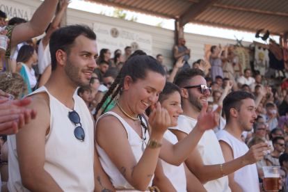 Astorga se viste de togas y pieles para celebrar su tercer día de astures y romanos. JONATHAN NOTARIO