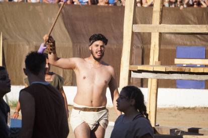 Astorga se viste de togas y pieles para celebrar su tercer día de astures y romanos. JONATHAN NOTARIO