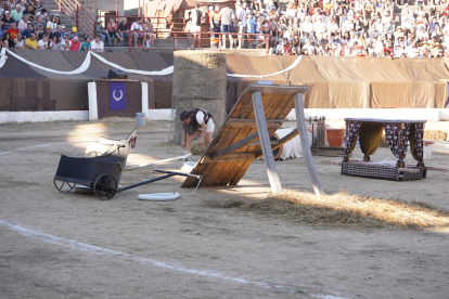 Astorga se viste de togas y pieles para celebrar su tercer día de astures y romanos. JONATHAN NOTARIO