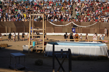 Astorga se viste de togas y pieles para celebrar su tercer día de astures y romanos. JONATHAN NOTARIO