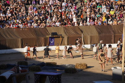 Astorga se viste de togas y pieles para celebrar su tercer día de astures y romanos. JONATHAN NOTARIO