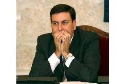 El consejero intervino ante la Comisión de Medio Ambiente de las Cortes