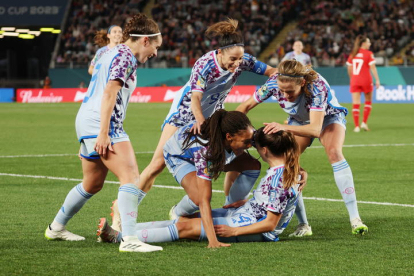 Las jugadoras españolas celebran su pase a cuartos de final. PHIBBS