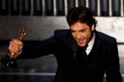 Javier Bardem ha obtenido el Oscar al Mejor Actor Secundario, su primera estatuilla, por su aclamado papel de un asesino despiadado en la película «No es país para viejos», de los hermanos Coen.