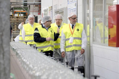 Herrera, y la consejera de Economía, Pilar del Olmo, visitan la fábrica de BA Glass Spain en León
