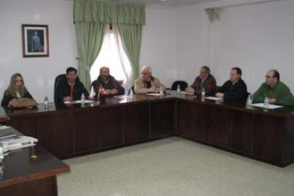 Reunión celebrada ayer entre el diputado de Fomento y los alcaldes de la mancomunidad de Riaño