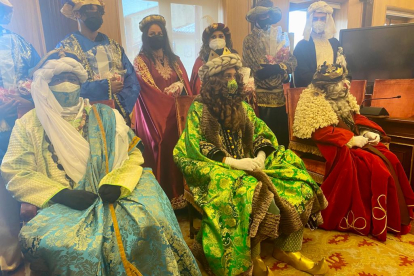 Los Reyes Magos, en la recepción institucional ofrecida por el Ayuntamiento de León. M.Á.Z.