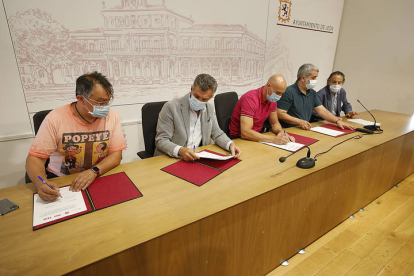 alcalde y los sindicatos firman acuerdo del Diálogo Social. MARCIANO