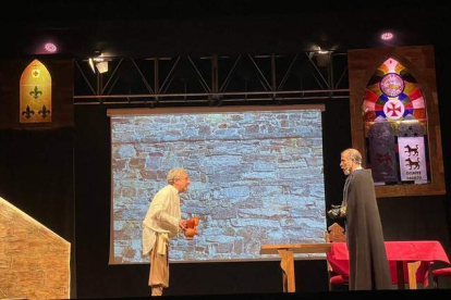 Un momento del estreno de la obra ‘Unum in Aeternum, la Leyenda de Turienzo de los Caballeros’ en el Torreón de los Osorio. DL