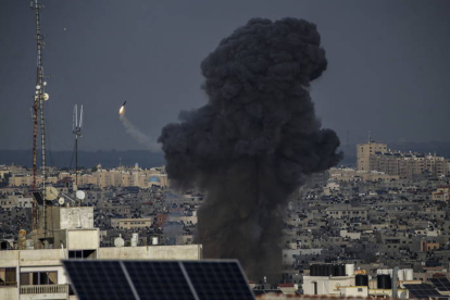 El lanzamiento de misiles por parte de Hamás y la incursión terrestre y aérea en Israel ha desatado una guerra sin precedentes en oriente medio. EFE