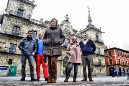 El quinteto que integra Plaza Mayor: Fidel Tomé, Senén Villanueva, Loli López, Begoña Piñán y Luis Díez.