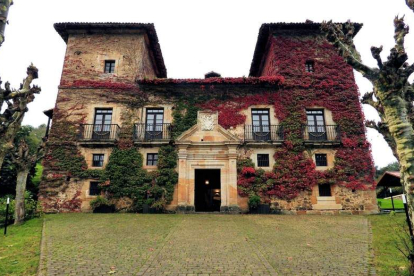 La Casa Estrada en Martimporra (Bimenes). DL