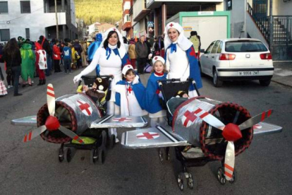 Aviadores y enfermeras en Cistierna | Campos