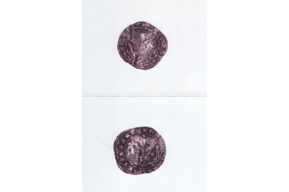 Monedas medievales procedentes de la necrópolis judía de Bembibre. (Archivo Manuel I. Olano). Foto: CÉSAR SÁNCHEZ.