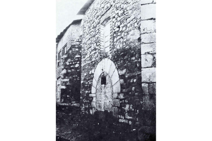 Fachada de 'La Bóveda', ya desaparecida, donde se localizaba la sinagoga del barrio de los Judíos de Ponferrada. Foto: CÉSAR SÁNCHEZ.