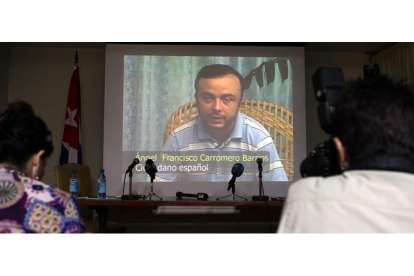 Imagen de la proyección de las declaraciones de Ángel Carromero, retenido en Cuba.