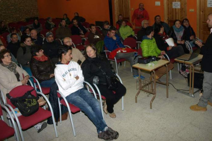 El salón de usos múltiples de Boñar acogió la presentación del proyecto de actividades anual.