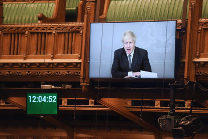 Boris Johnson en una pantalla en el Parlamento británico. JESSICA TAYLOR