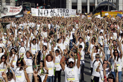 Concentración y manifestación convocada por el Pacma contra el Toro de la Vega, en la puerta del Sol de Madrid