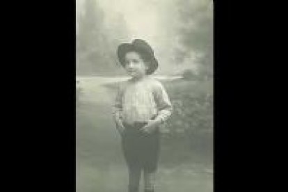 El poeta astorgano Leopoldo Panero (1909-1962) cobra protagonismo 40 años después de su muerte. Imágenes inéditas cedidas por su familia ayudan a conocer su vida.