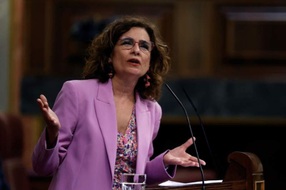 La ministra de Hacienda, María Jesús Montero, en el Congreso. CHEMA MOYA