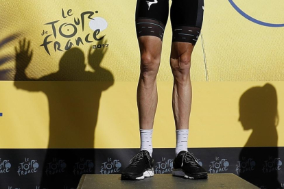 Las piernas de Chris Froome, en el podio durante la última edición de la ronda francesa que ganó.