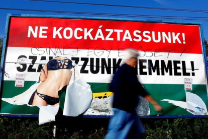 Cartel de la campaña gubernamental por el 'no' en el referéndum de Hungría.