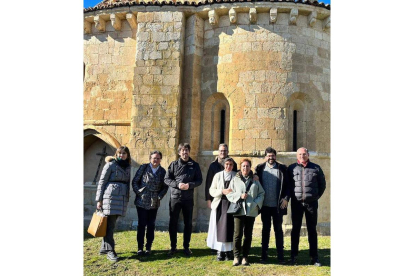 Foto de familia de la Comisión de Patrimonio, ayer en Gradefes. DL