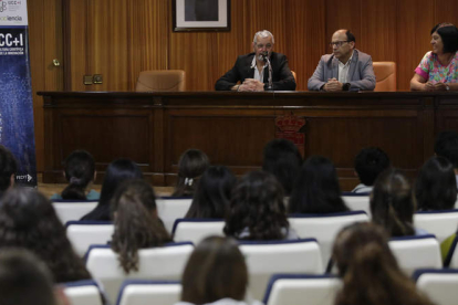 Laborda, Polanco y Palencia, abrieron el encuentro con 50 estudiantes. FERNANDO OTERO