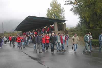 Los mineros de la Vasco se reunieron en asamblea en el polideportivo, en la que se decidieron los cortes de carretera.