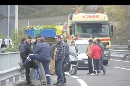 Los mineros cortaron la nacional 630 a la altura del cruce de La Robla por espacio de más de seis horas. El corte afectó a decenas de transportitas que se desplazaban a Asturias.