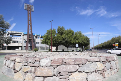 La rotonda ubicada justo al lado del Reino de León se llamará a partir de hoy Antonio Amilivia. RAMIRO