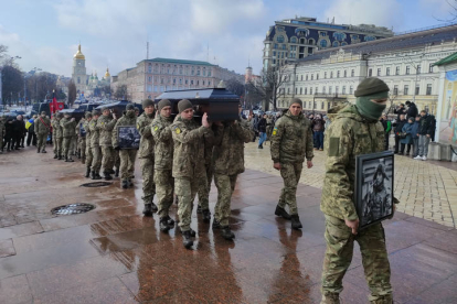 Funeral por los caídos en Kiev. EFE