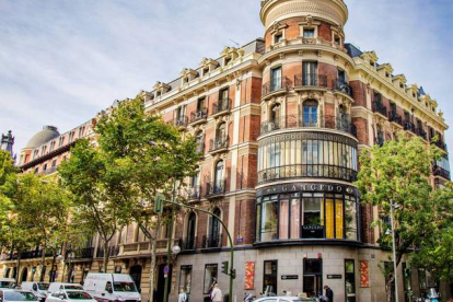 Fachada de la tienda de tejidos Gancedo en Madrid, en la calle Velázquez, que fue Premio Nacional de Arquitectura.