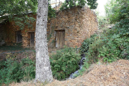 Una casa de un pueblo de La Cabrera.