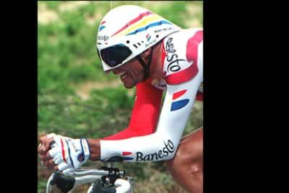 La primera mitad de la década de los 90 estuvo controlada de forma absoluta por Miguel Indurain. Ascendió a lo más alto del cajón en cinco ocasiones consecutivas e igualó el récord de los 